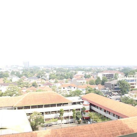 Monochrome Style Studio Room @Grand Asia Afrika Apartment By Travelio Bandung Exterior foto