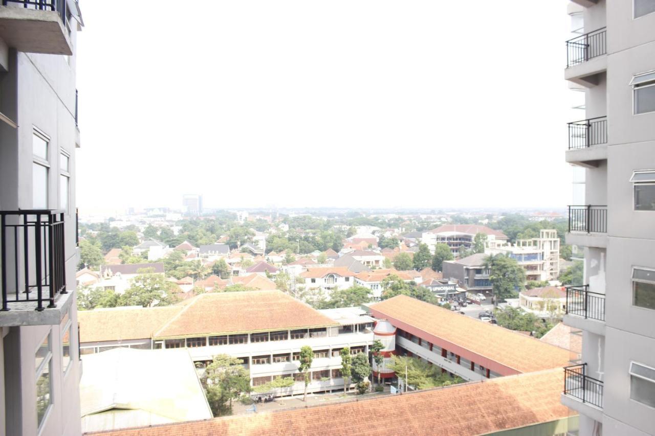 Monochrome Style Studio Room @Grand Asia Afrika Apartment By Travelio Bandung Exterior foto